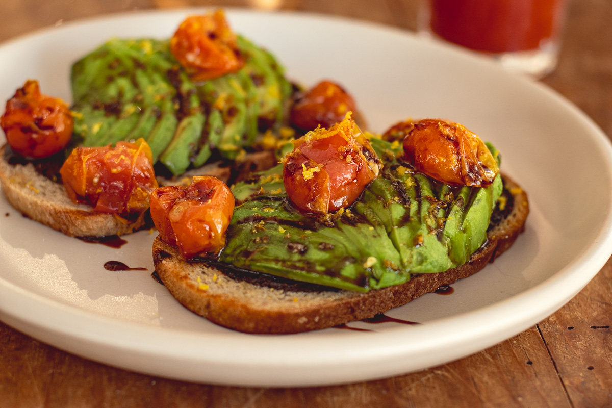 Avocado Toast at Los Milics Vineyards Tucson Tasting Room (Photo by Jackie Tran)